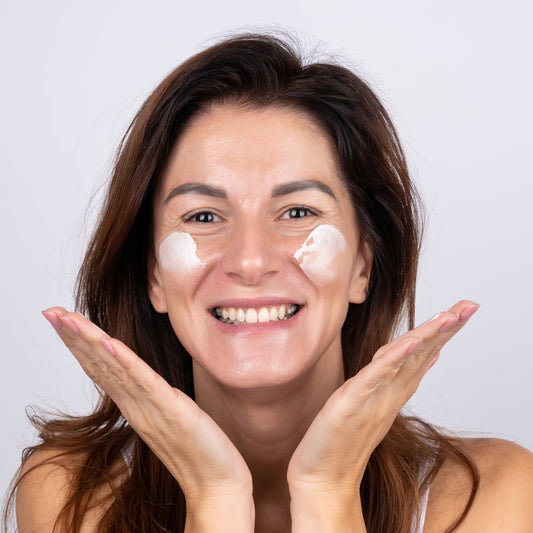 Cum să îți creezi un ritual de îngrijire simplu și eficient când nu ai timp pentru tine